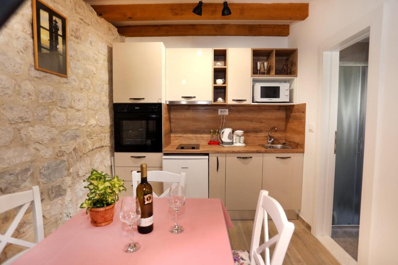 Studio Apartman Mihaella Kaštela Exterior foto