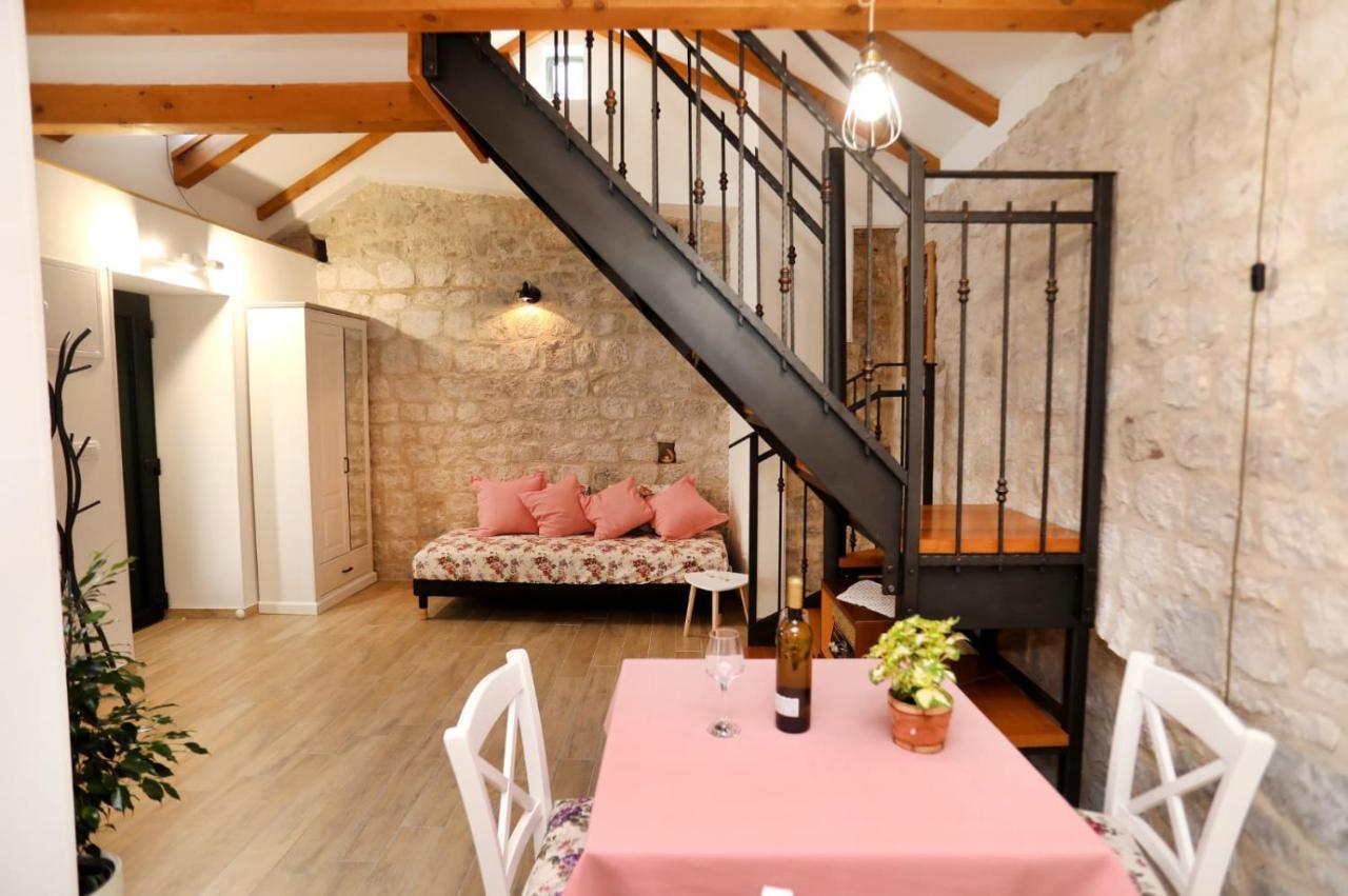 Studio Apartman Mihaella Kaštela Exterior foto